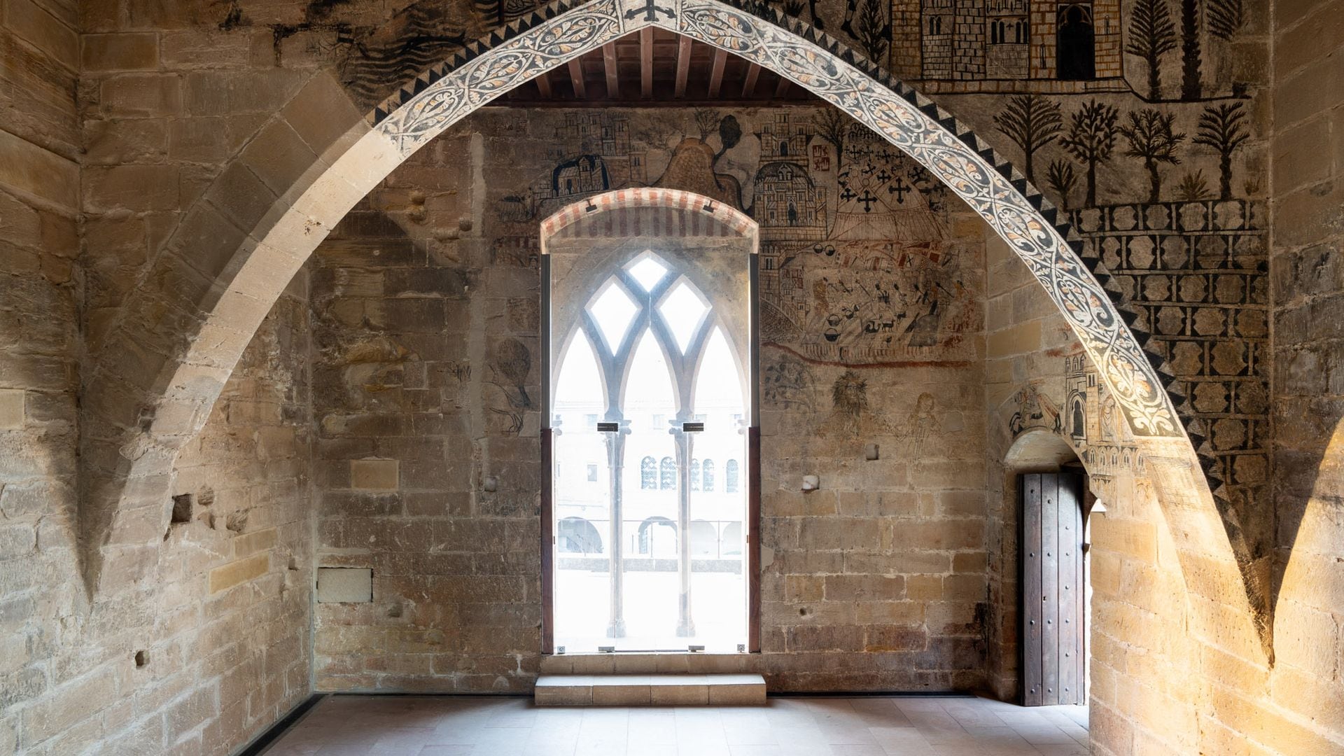 Pinturas murales en el interior del Parador de Alcañiz