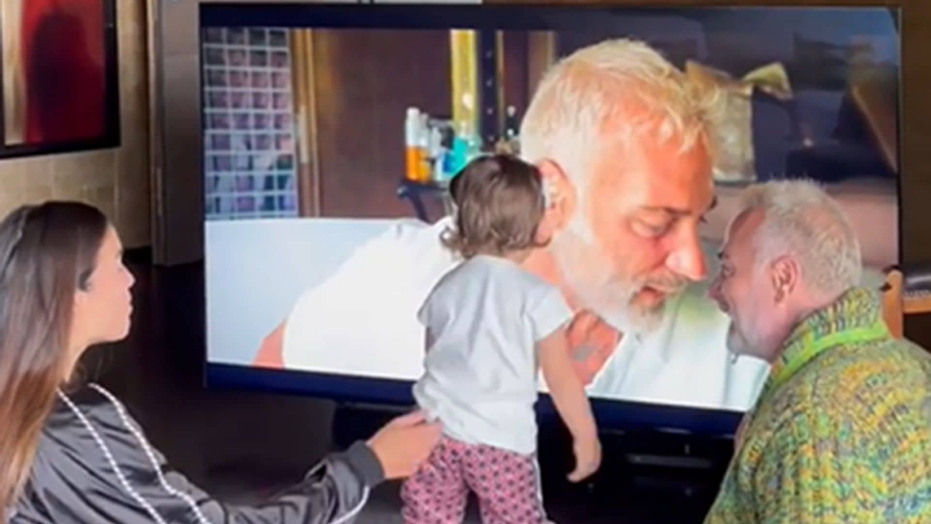 No te pierdas la reacción de la hija de Gianluca Vacchi al ver a su papá por la tele: ¡no se lo puede creer!