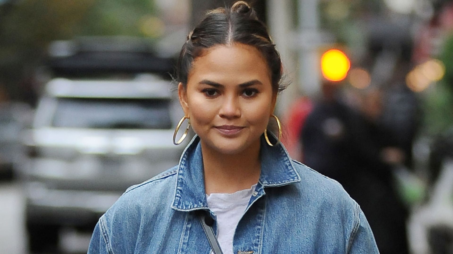 Chrissy Teigen utiliza el mismo truco que Blanca Suárez para tener buen aspecto sin maquillaje