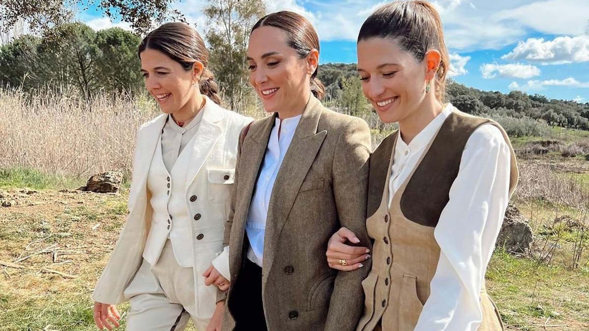 Americana y botas altas, el look campestre de Tamara Falcó para una escapada con amigas