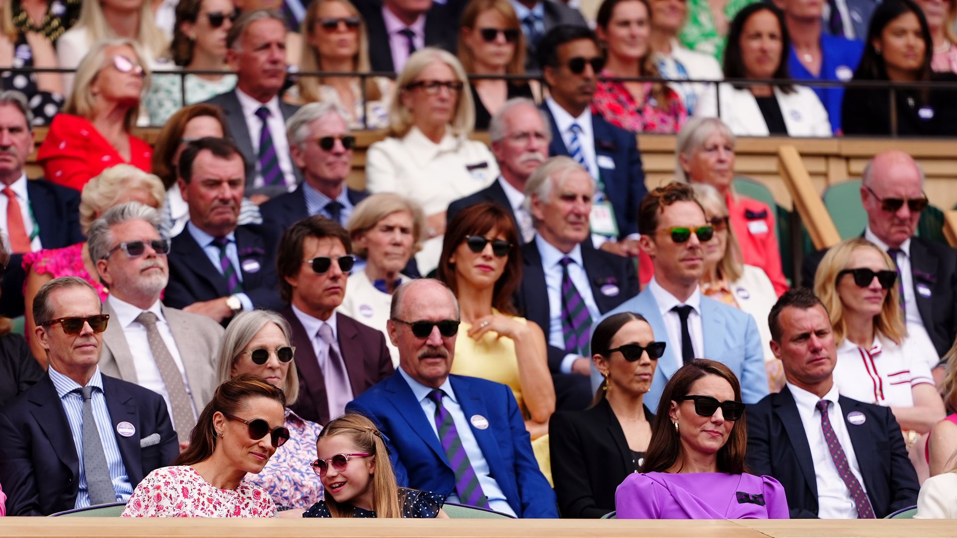 La Princesa de Gales con la princesa Charlotte y Pippa Middelton en la final de Wimbledon junto a Tom Cruize, Benedict Cumberbatch, Sophie Hunter y Julia Roberts, el 14 de julio de 2024