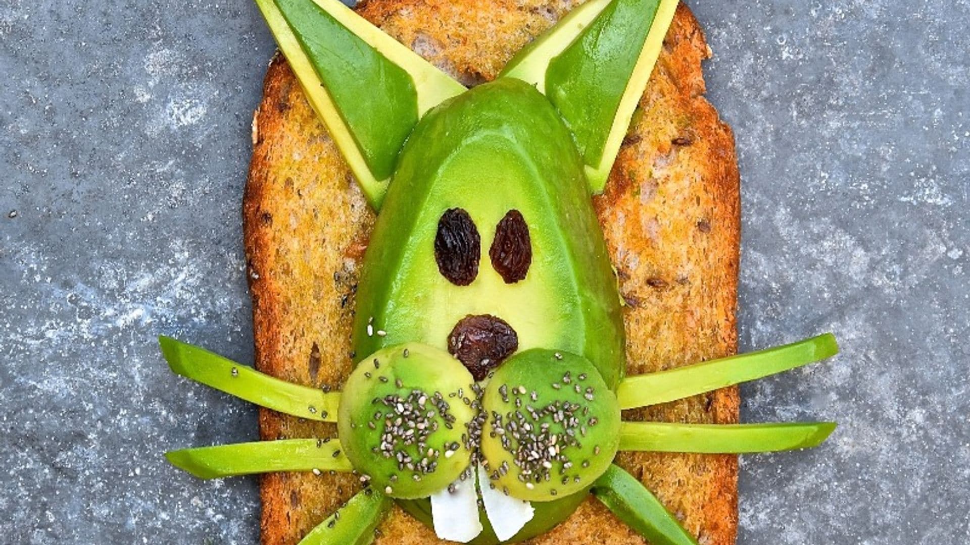 Tostada con conejo de aguacate