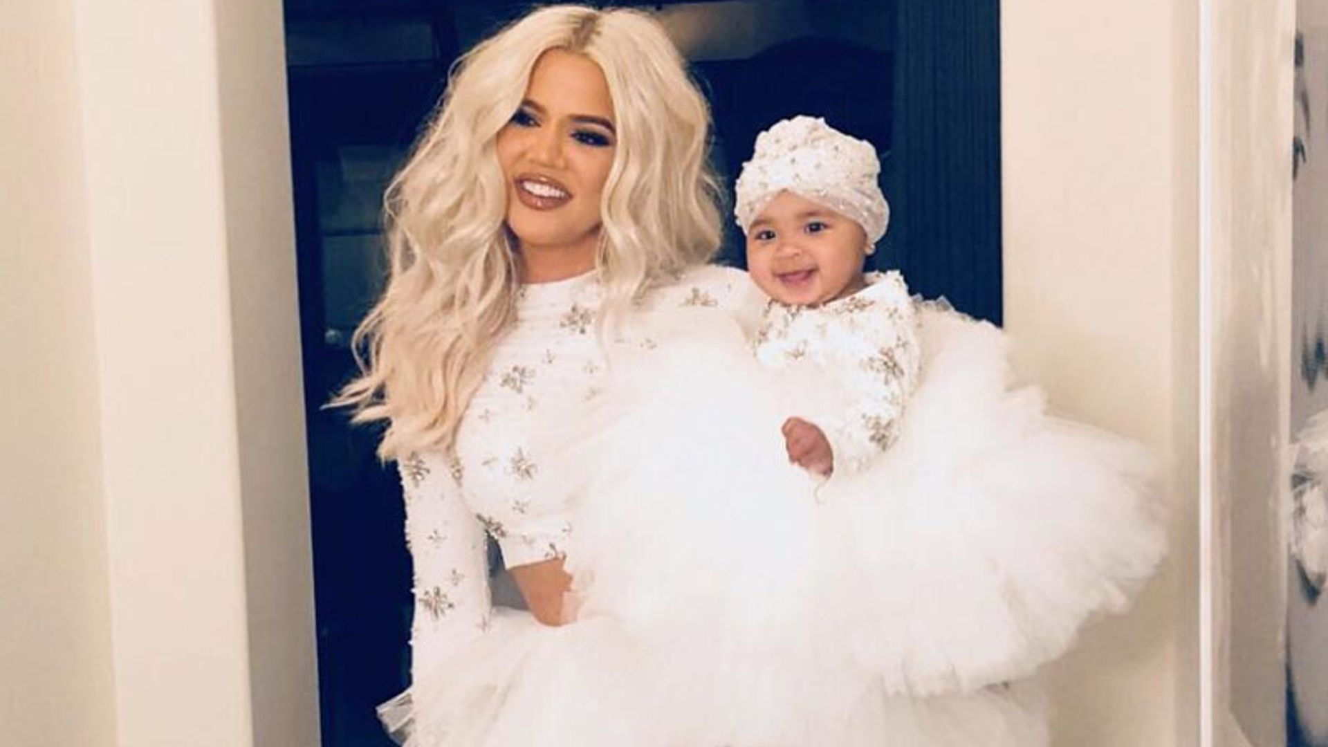 Khloé Kardashian y su hija True disfrutan de una 'baby class' con disfraces y ¡al ritmo del tambor!