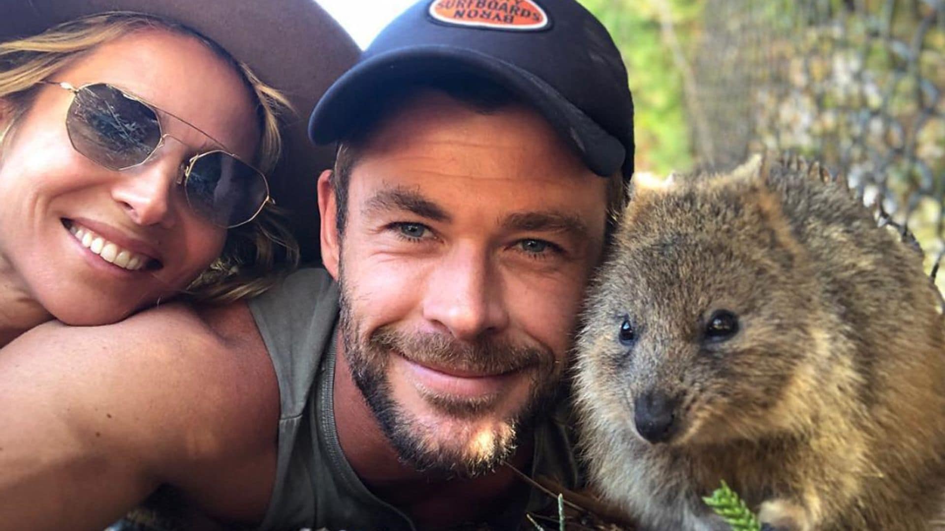 Los 'selfies' de Chris Hemsworth y Elsa Pataky con su nuevo y simpático amigo que te van a enamorar