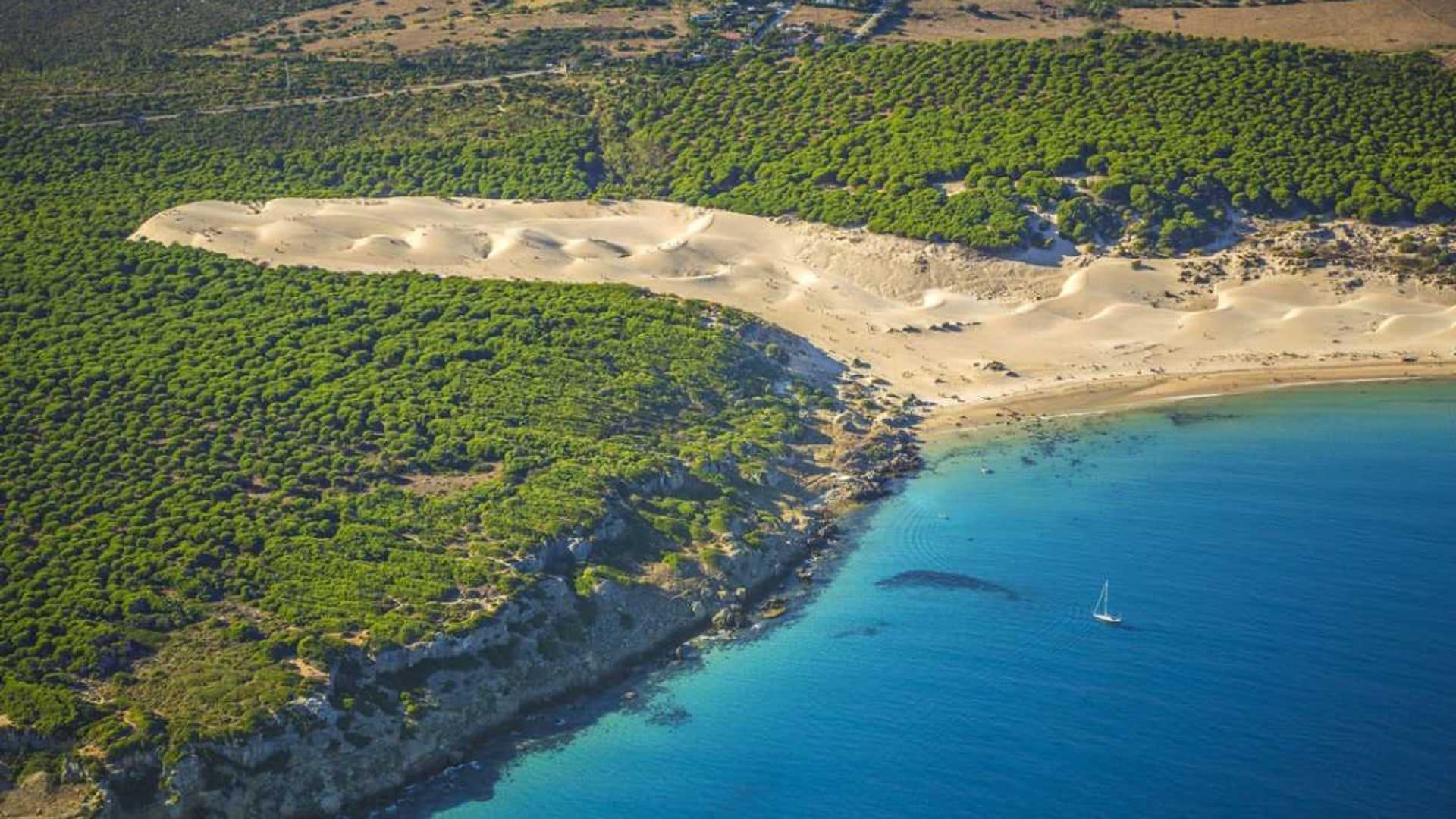 Bolonia, una playa con sorpresa en Cádiz