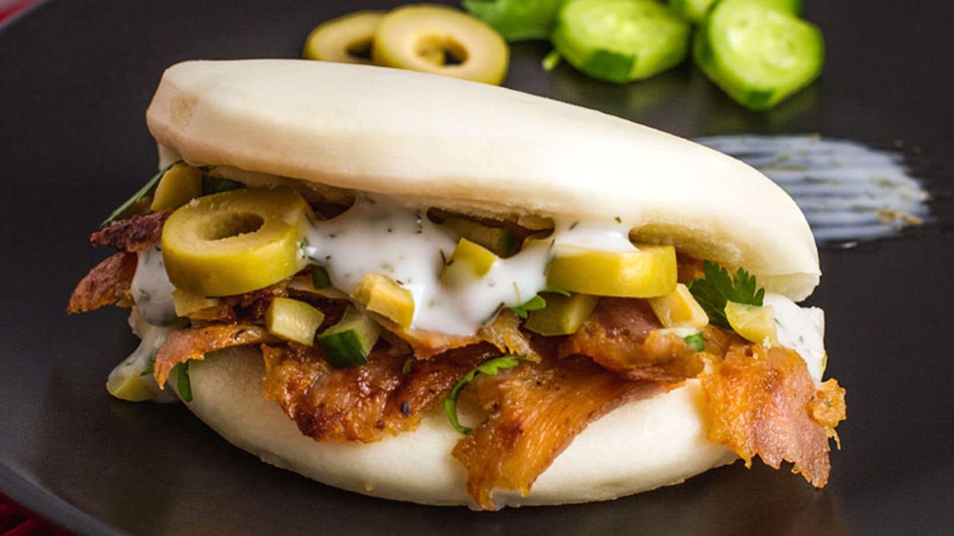 'Bao' relleno de aceitunas con carne