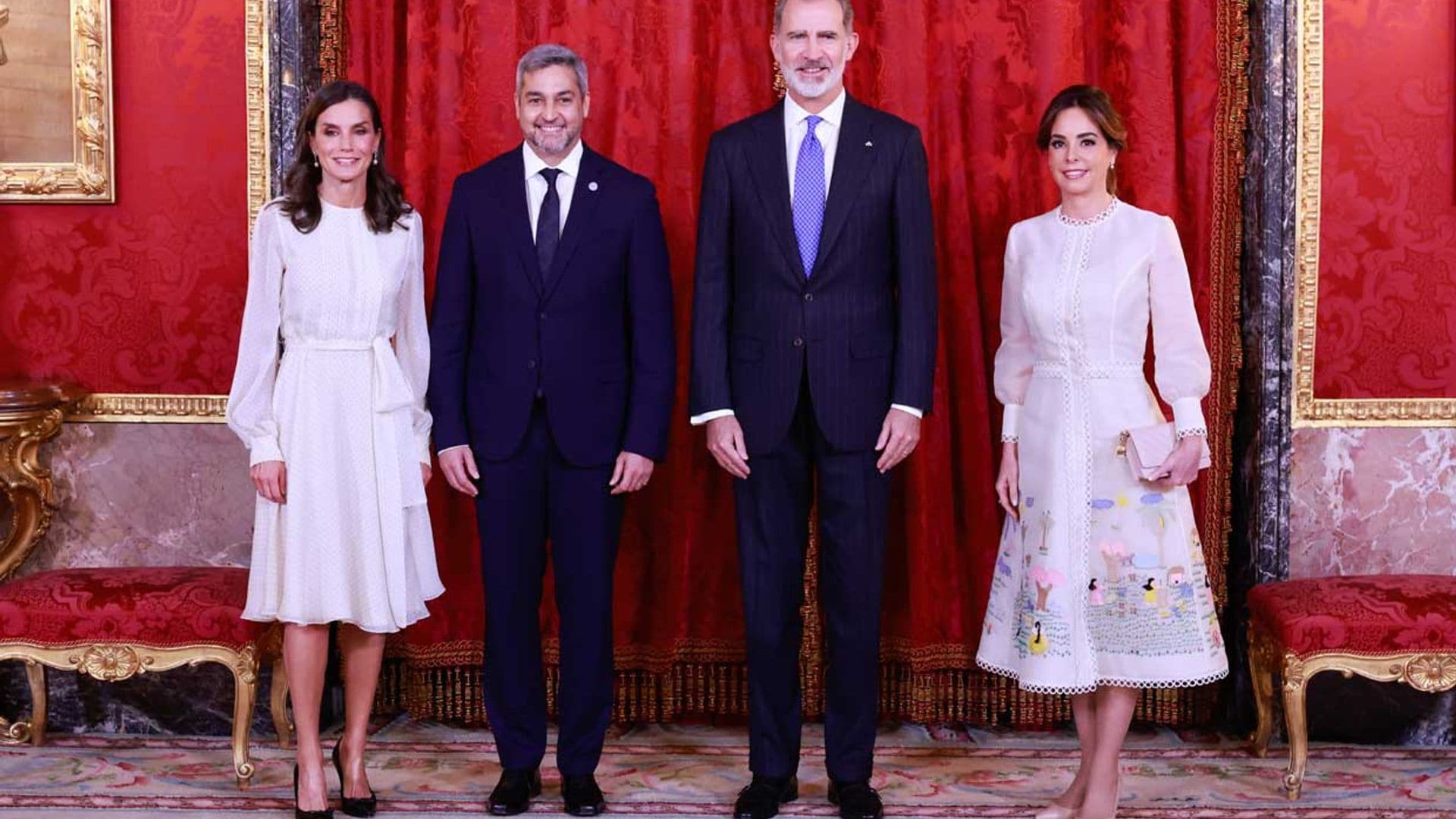 Los Reyes agasajan al presidente de Paraguay y su esposa en el Palacio Real