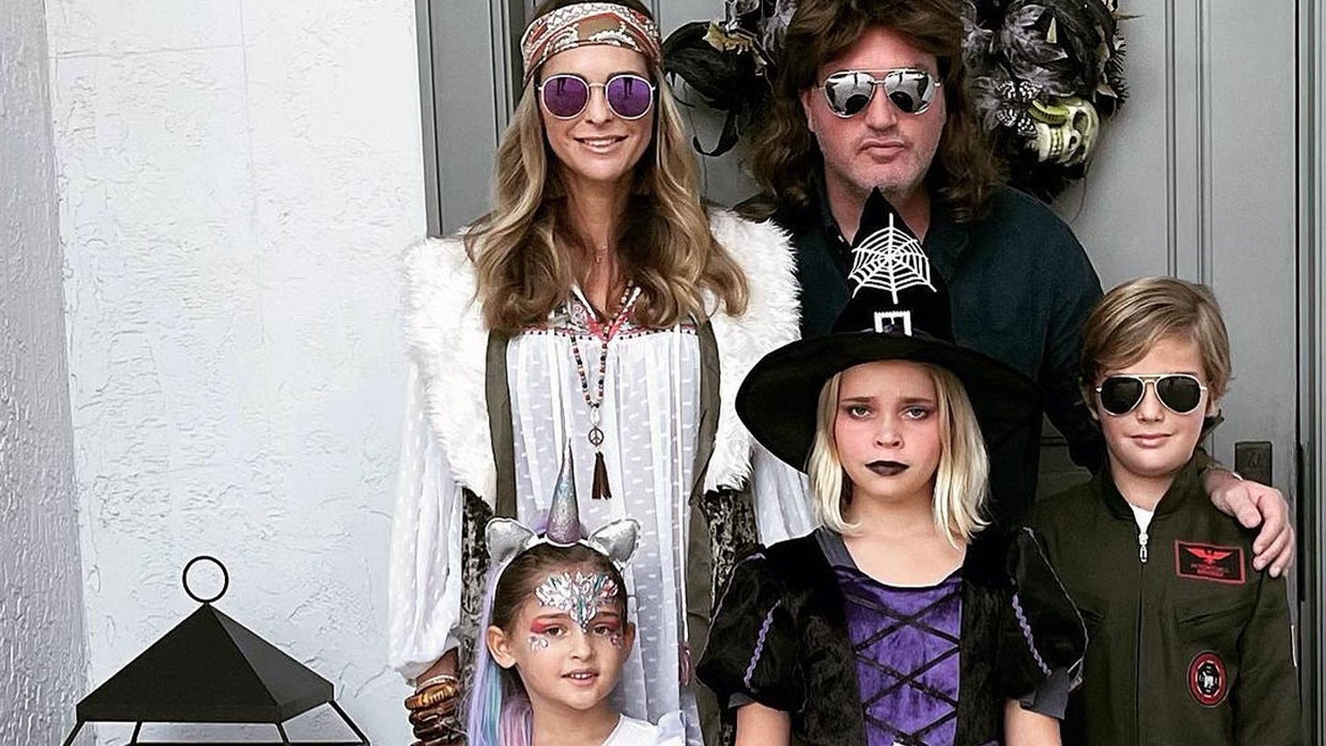 Magdalena de Suecia y su familia celebran un Halloween atípico con hippies, unicornios y un piloto