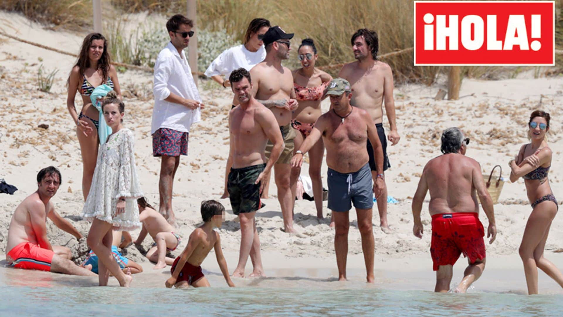 EXCLUSIVA: la familia de Ángel Nieto disfruta de una jornada de playa en Ibiza