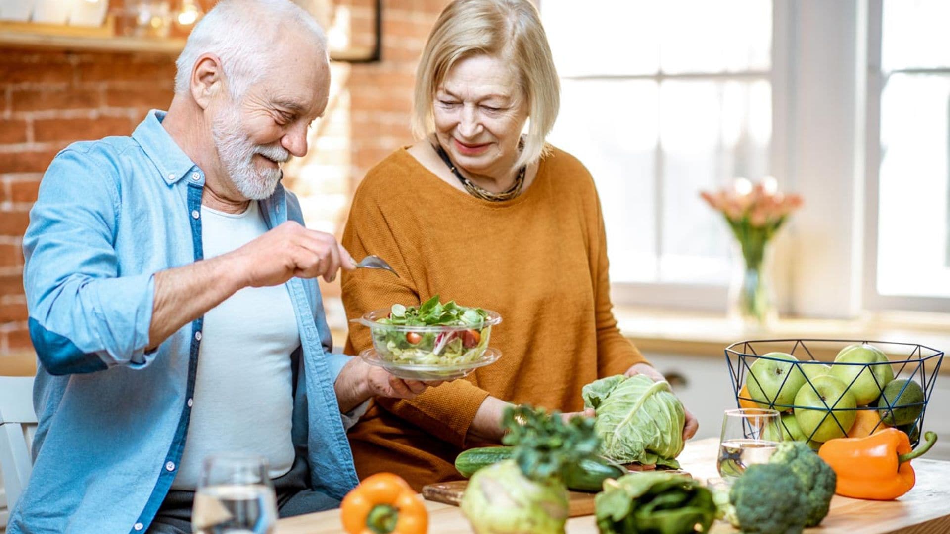 ¿Cómo deben alimentarse las personas mayores durante la cuarentena?