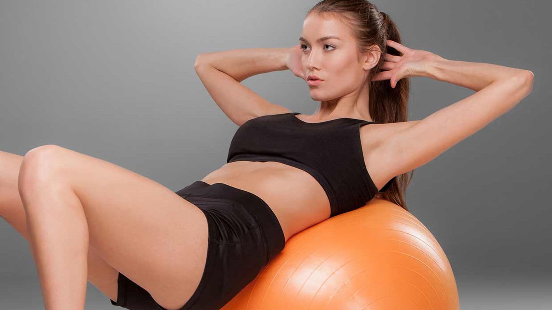 Prueba estos ejercicios con 'fitball' para fortalecer el abdomen