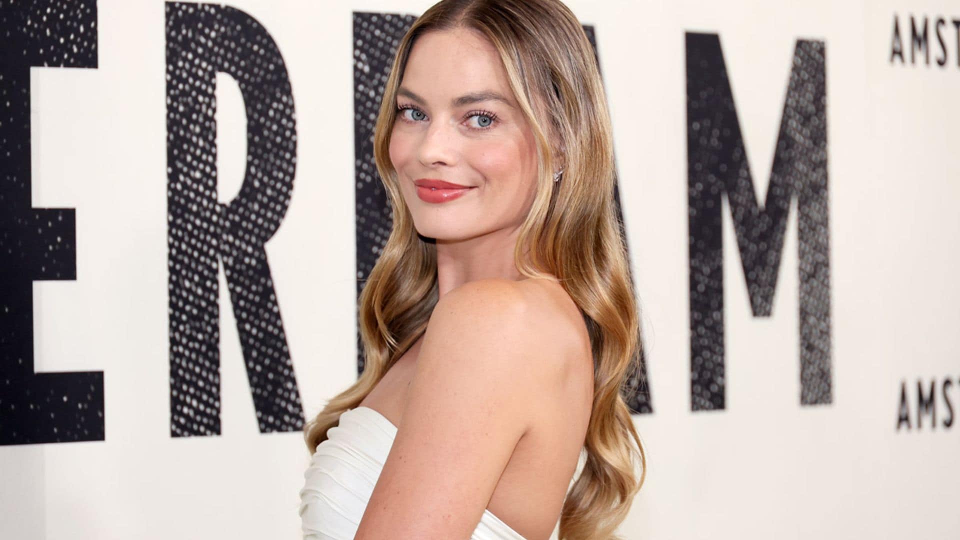 El rubio de Margot Robbie es perfecto si no vas más de tres veces al año a la peluquería