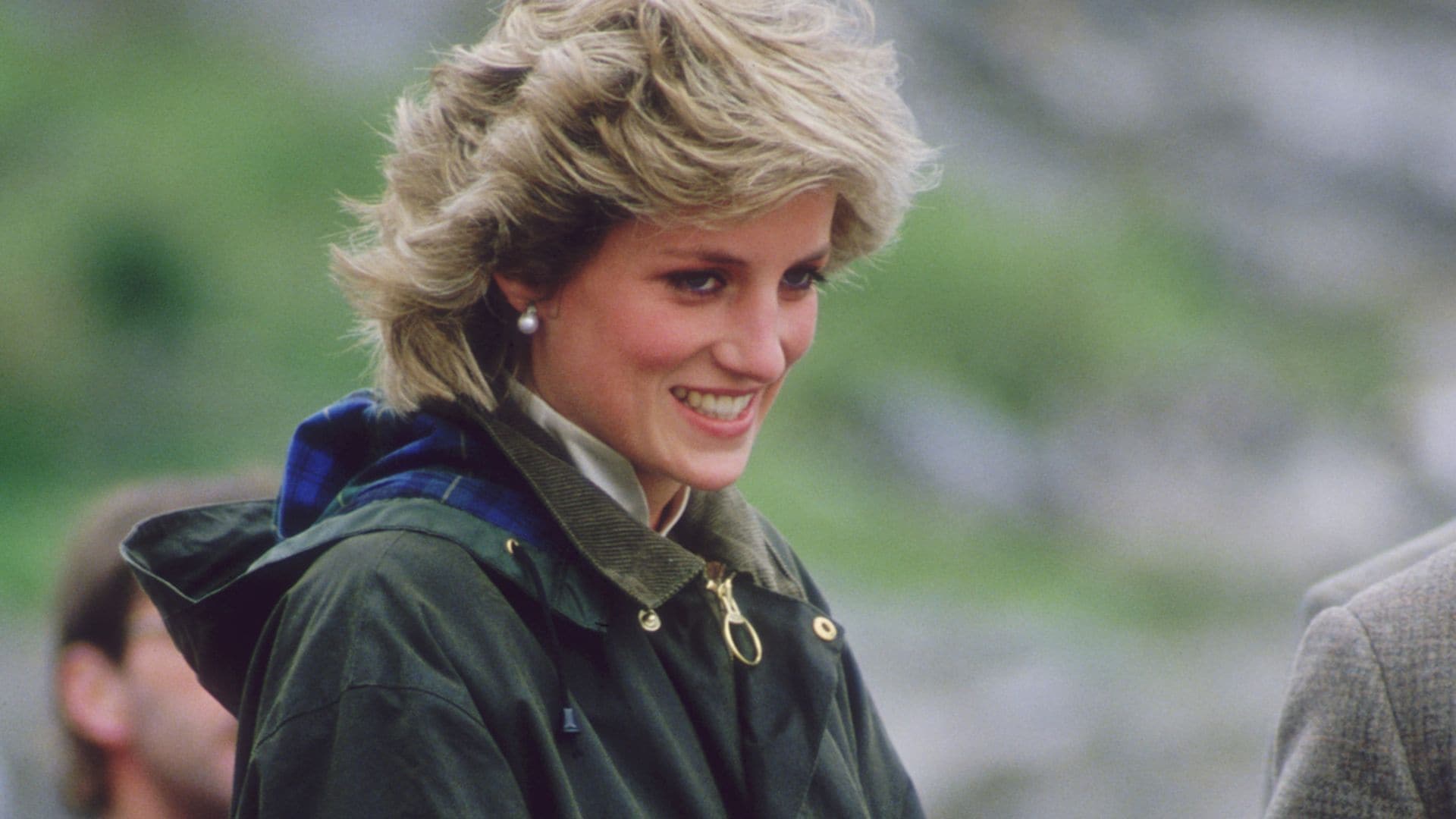Ya puedes copiar las cazadoras 'hunter' de Diana de Gales y Kate Middleton
