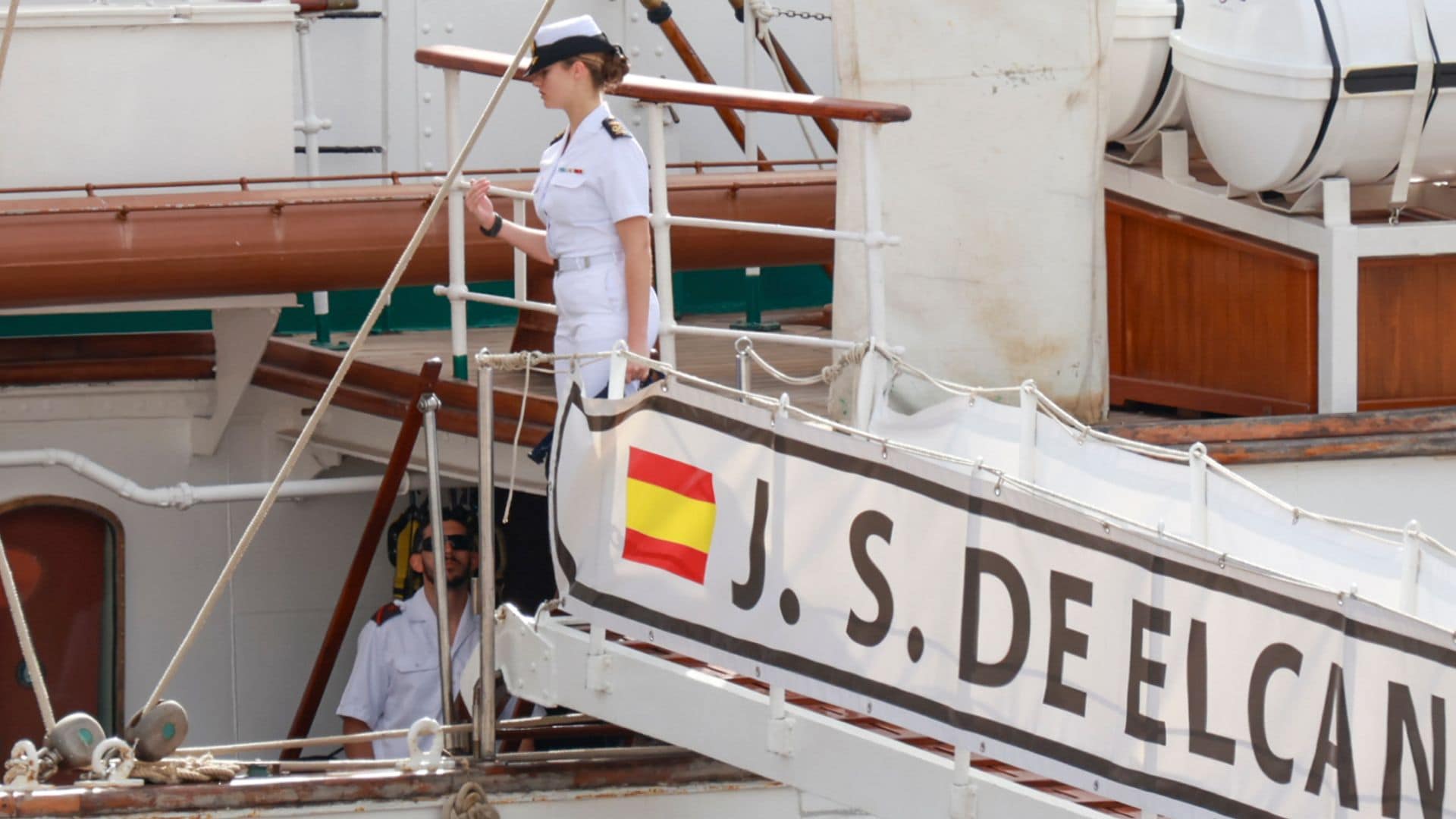 La princesa Leonor embarca en 'Elcano' rumbo a Las Palmas de Gran Canaria