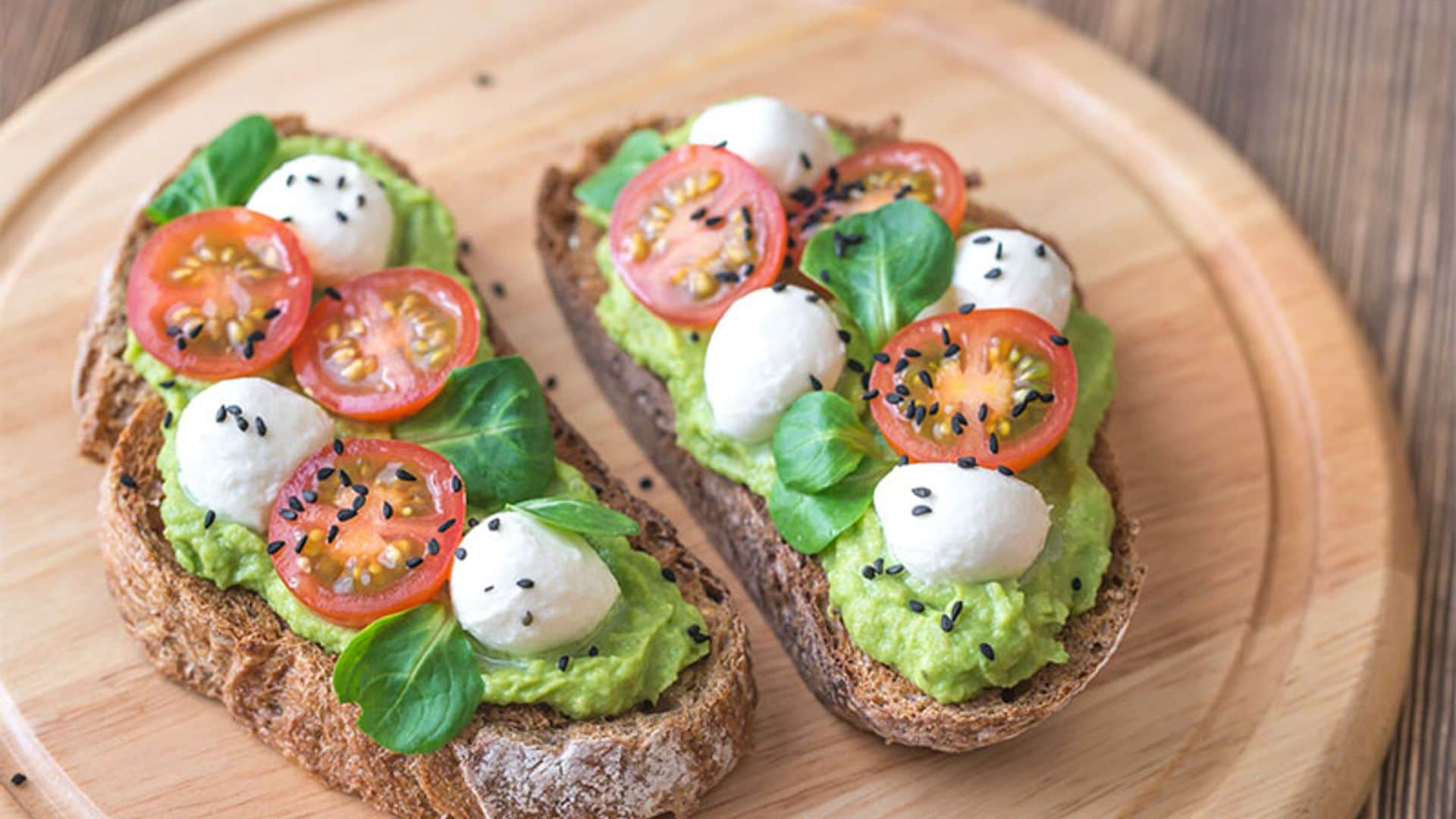 'Bruschetta' de guacamole, mozzarella y cherrys