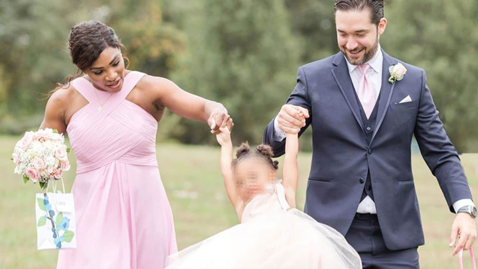 Serena Williams y su hija Olympia se van de boda juntas y las imágenes no pueden ser más adorables