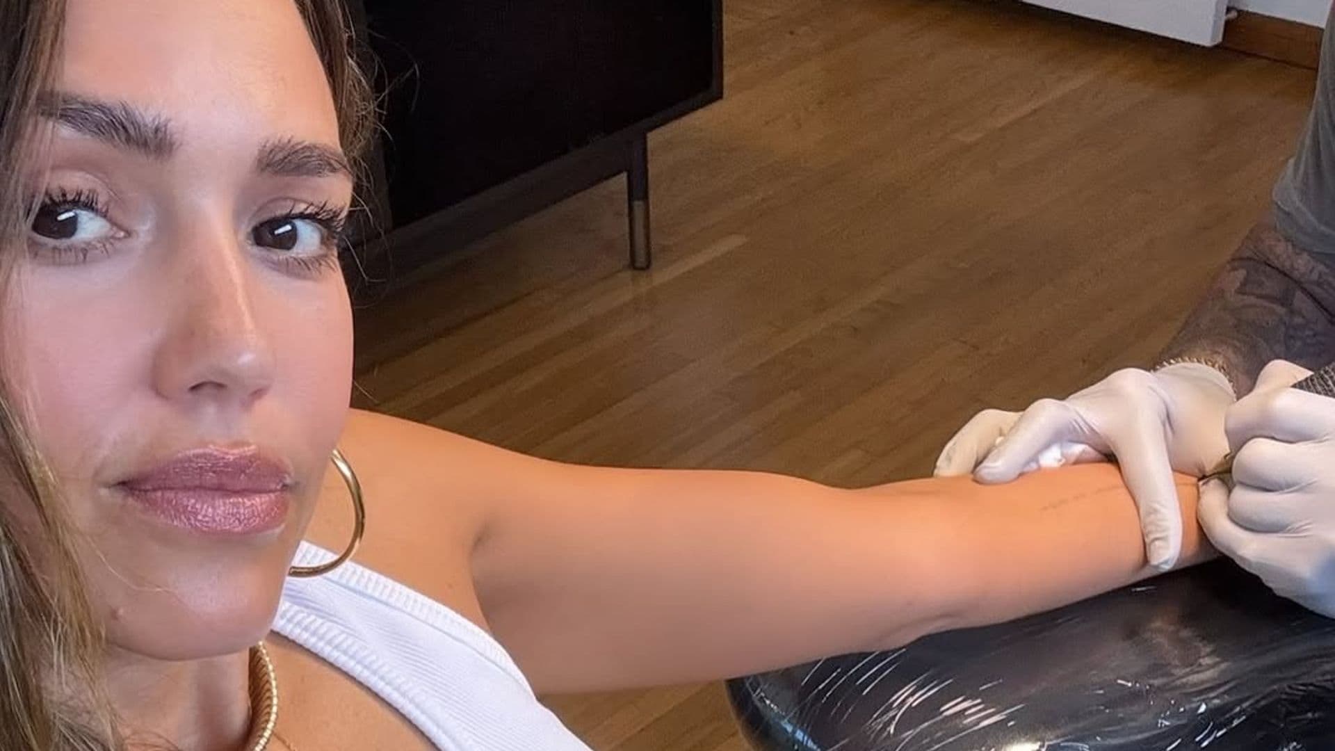 La frase que se ha tatuado Jessica Alba con la que pone fin a su matrimonio definitivamente