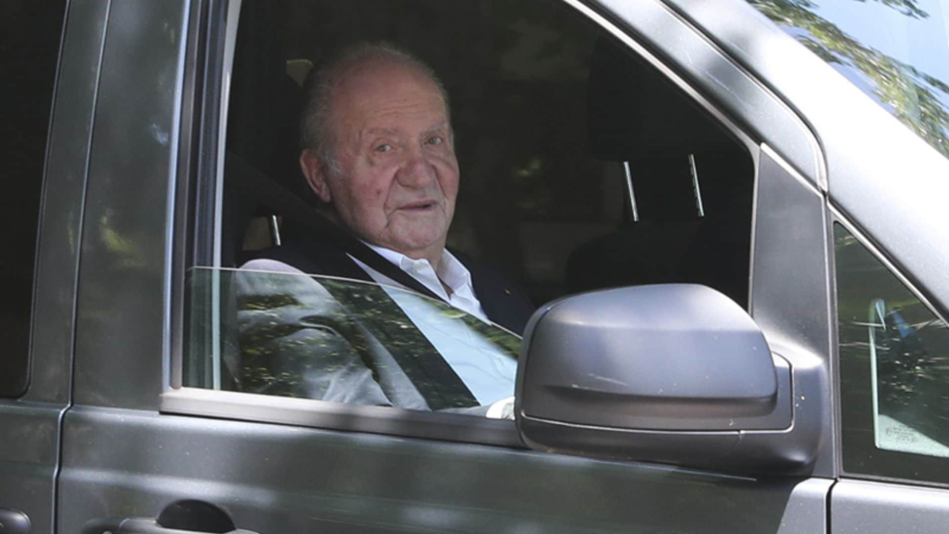 Don Juan Carlos disfruta de una comida familiar y entre amigos antes de su despedida