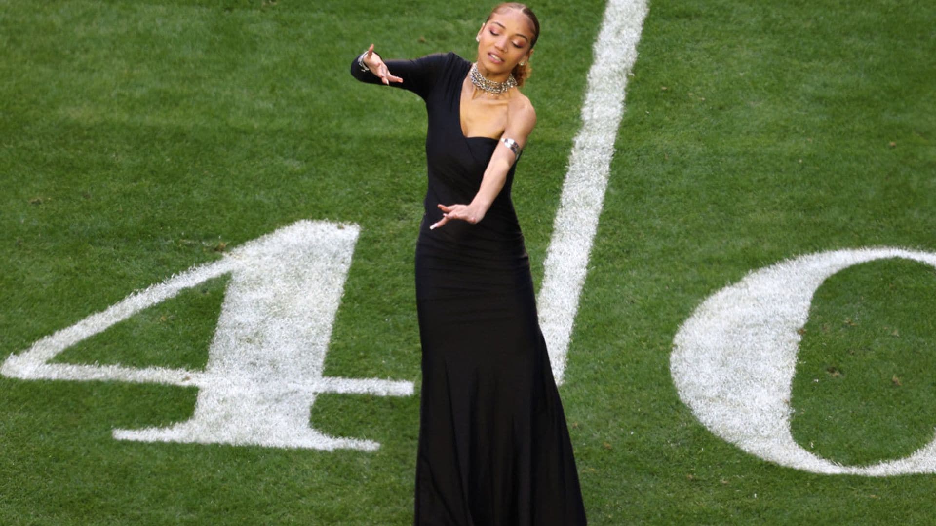 Conoce a la joven intérprete de signos que se hizo viral con Rihanna en la Super Bowl