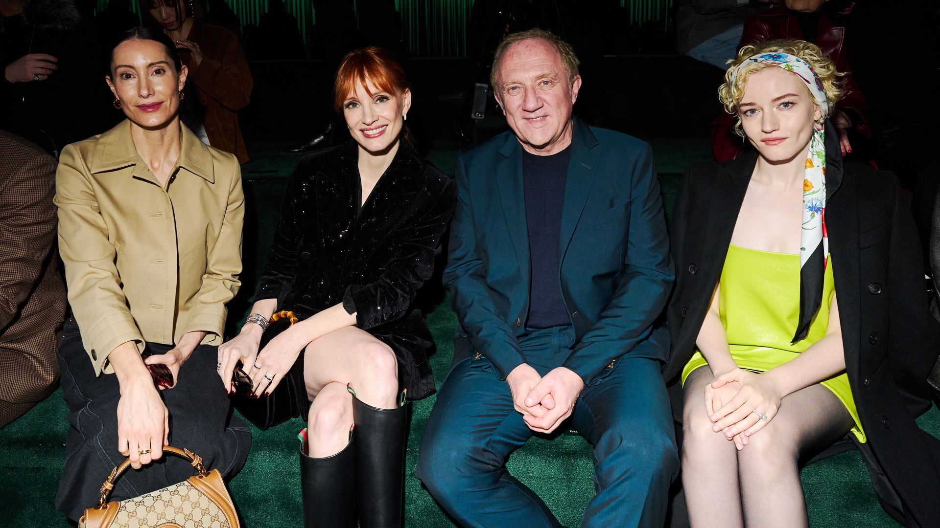 Jessica Chastain, François-Henri Pinault y Julia Garner brillan en el 'front row' del desfile de Gucci en Milán