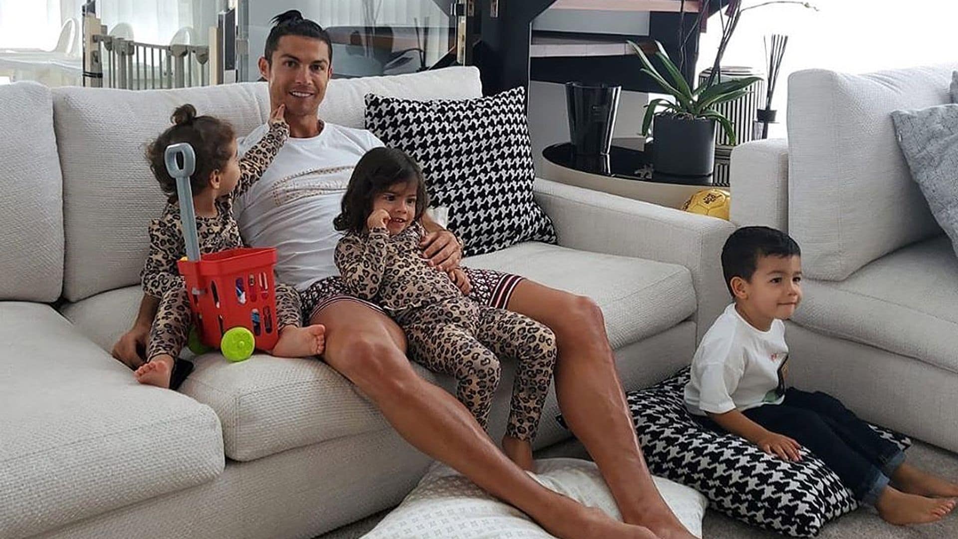 Cristiano Ronaldo se pone en forma con sus 'mejores entrenadores': sus hijos Alana y Mateo