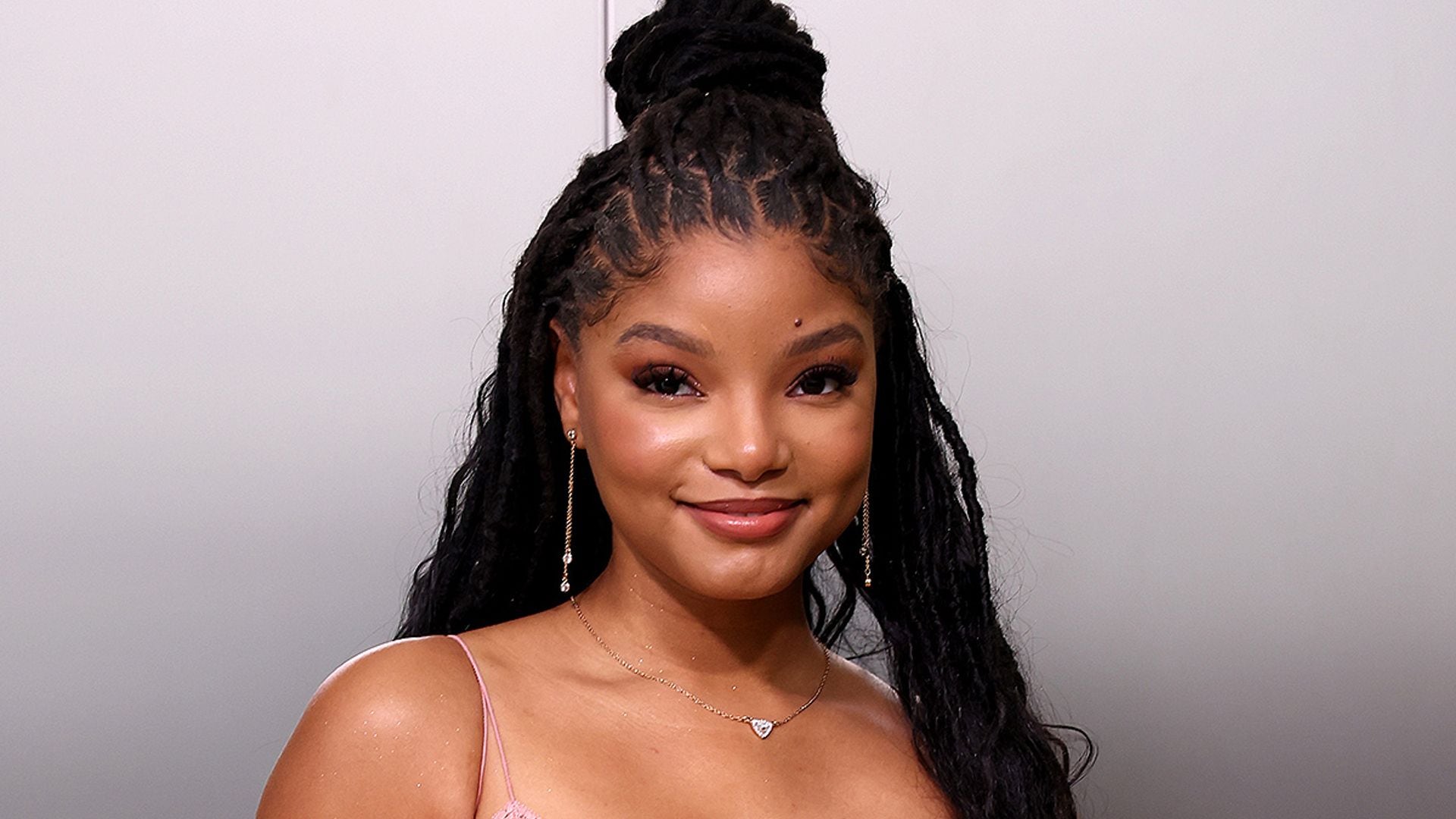 La emoción de Halle Bailey horas antes de estrenar el nuevo tráiler de 'La Sirenita'