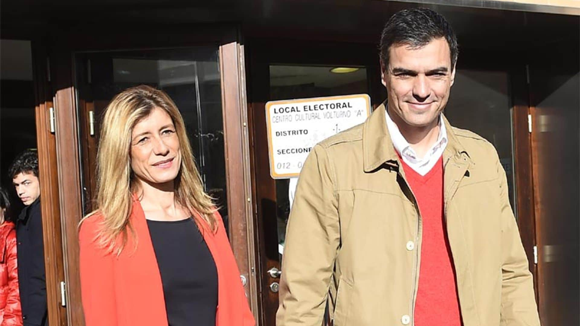 El ramo de flores que cada semana envía Pedro Sánchez a su esposa y otros detalles románticos de los políticos