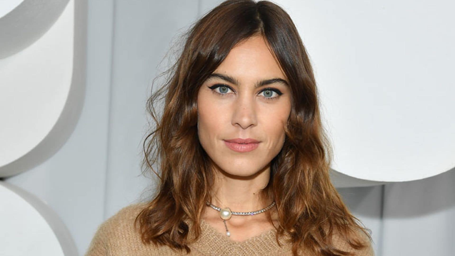 El nuevo look de Alexa Chung, el corte definitivo para ganar volumen sin hacerte capas