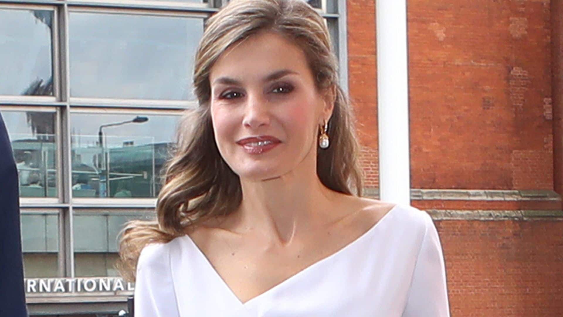 La reina Letizia, de visita de Estado en Reino Unido: Todos sus 'looks', al detalle