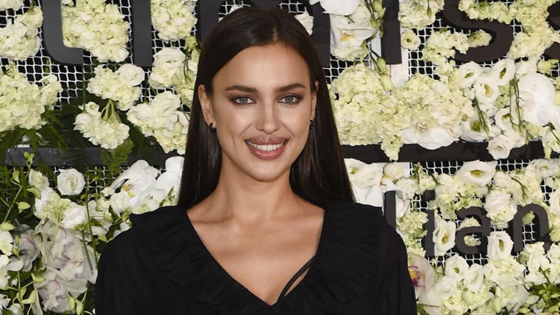 Irina Shayk juega al despiste con los rumores de embarazo en su visita a Madrid