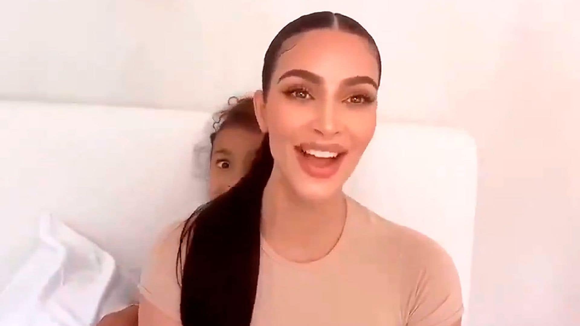 La simpática interrupción de North West a Kim Kardashian en pleno discurso