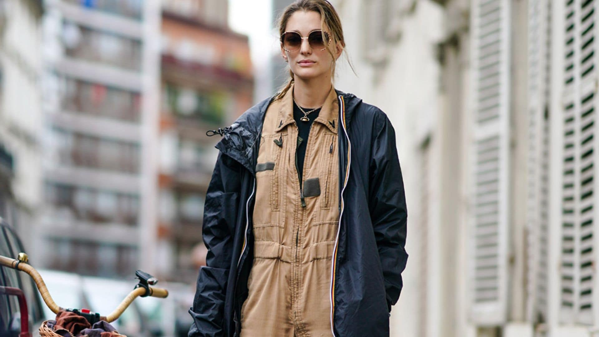 Cuando las expertas no llevan gabardina en días de lluvia, eligen estos abrigos de tendencia