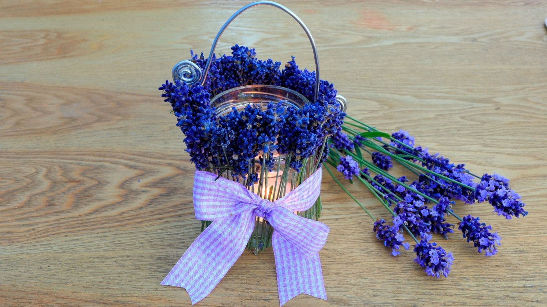 DIY: portavelas decorativos con flores de lavanda