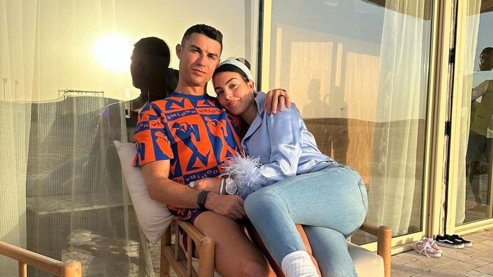 El detalle en la funda del móvil de Ronaldo que destapa su lado más romántico con Georgina