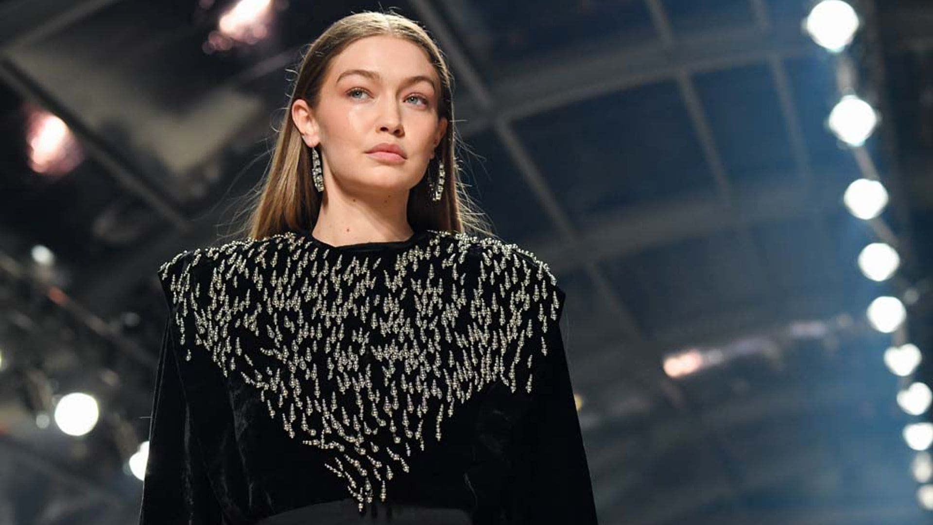 Se llaman vaqueros 'balloon' y son la apuesta cómoda por la que Gigi Hadid ha olvidado las mallas