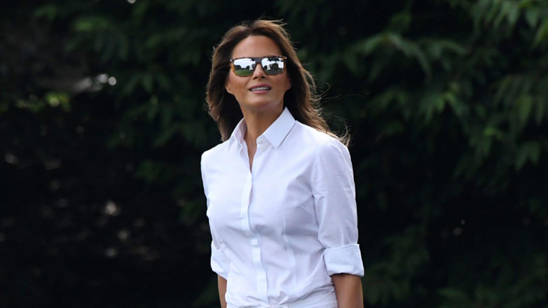 ¿Está lanzando un mensaje Melania Trump con sus últimos estilismos?