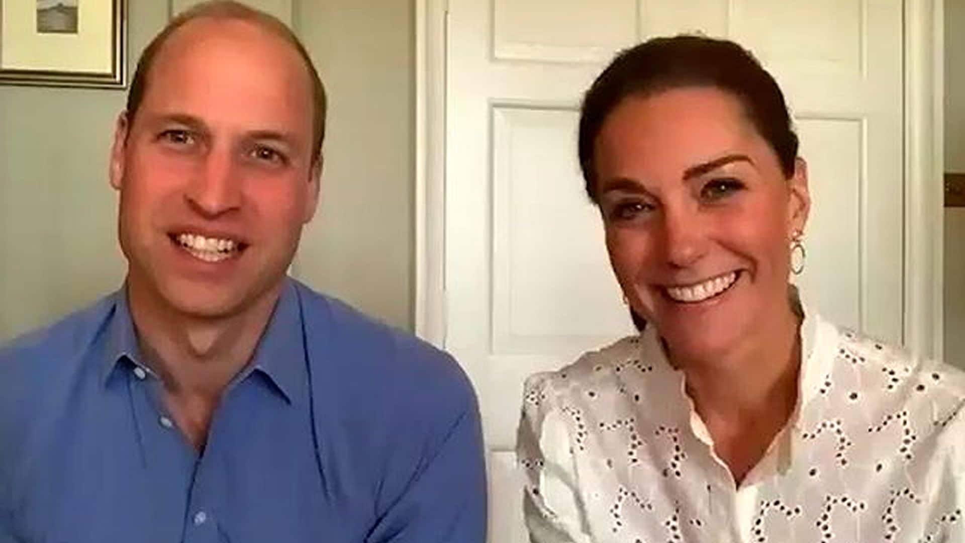 El duque de Cambridge revela su 'pequeño secreto' y la Reina muestra una foto inédita de él con sus hijos