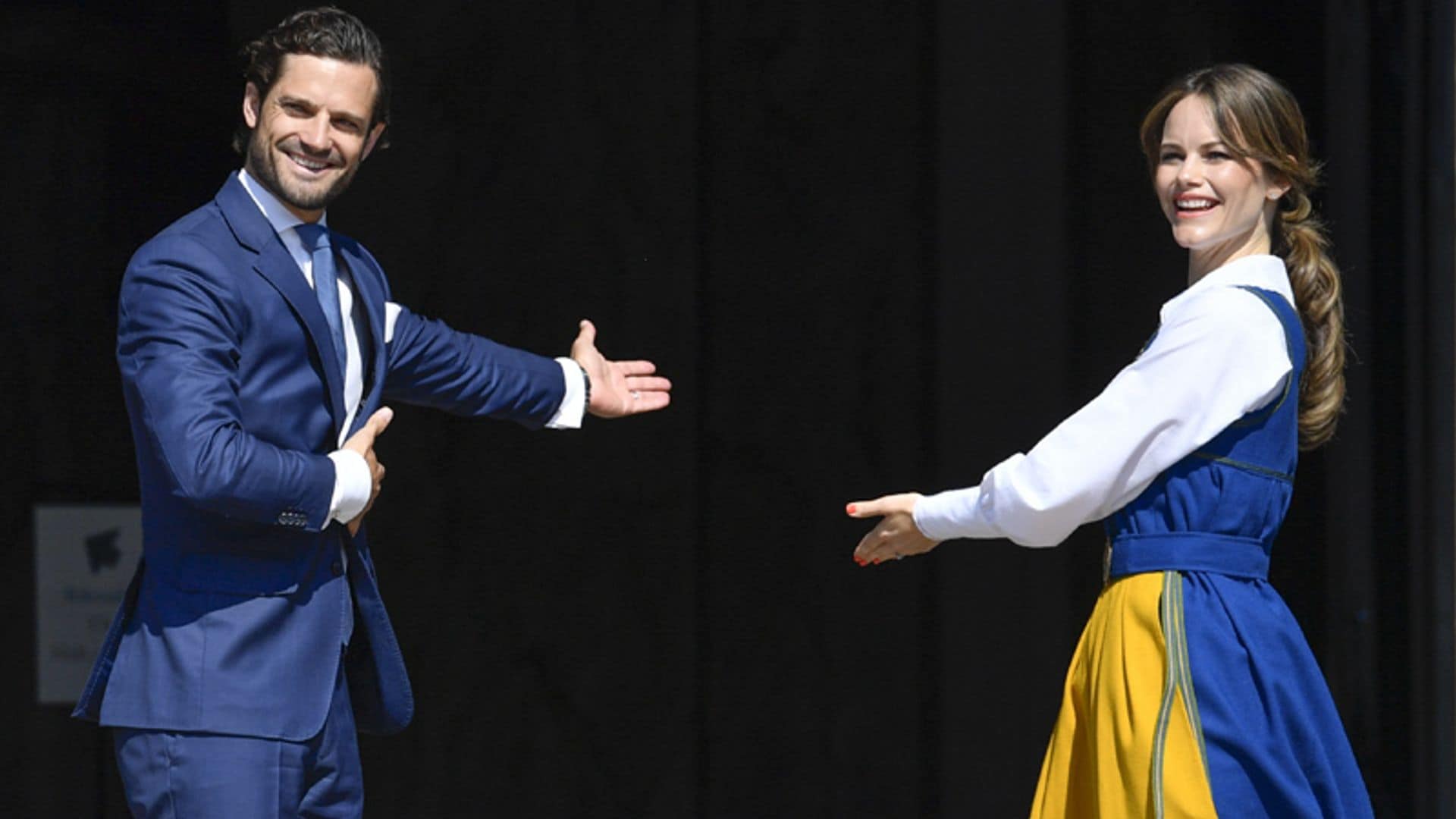 ¡Pasen y vean! Carlos Felipe y Sofia de Suecia reciben a los ciudadanos en el Palacio Real de Estocolmo