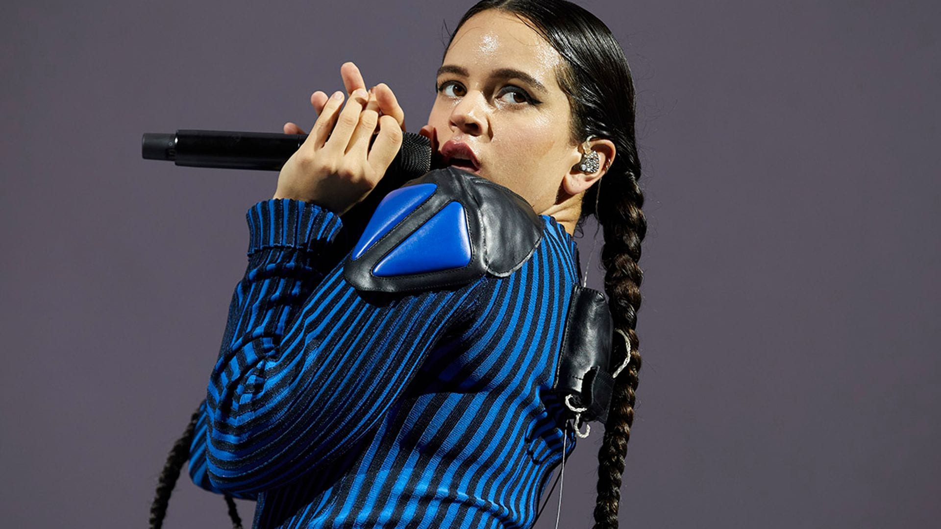 Rosalía se despide de su gira española con un look de impacto