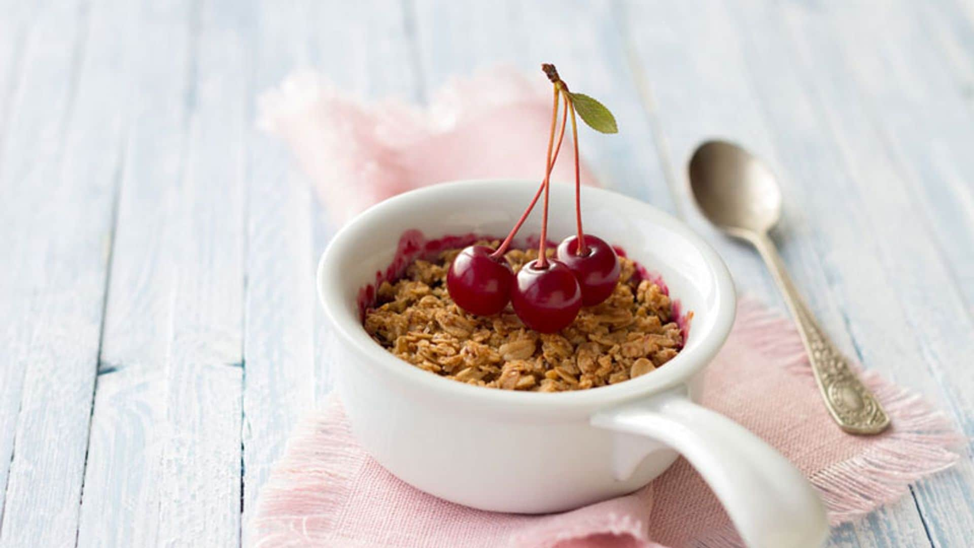 'Crumble' de cerezas y manzana