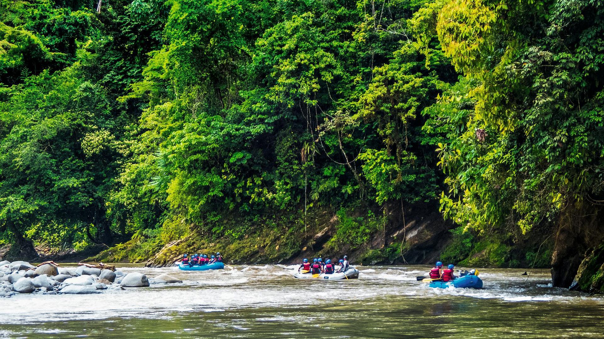 Rápidos del río Pacuare: ‘rafting’ entre volcanes