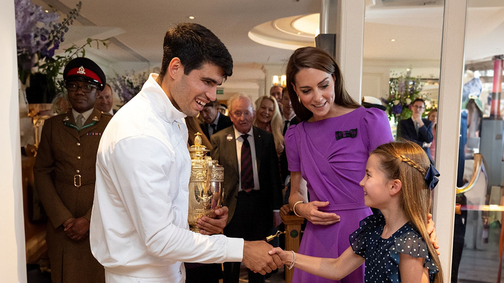 Carlos Alcaraz se corona en Wimbledon, ¡con saludo incluido a la princesa Charlotte!