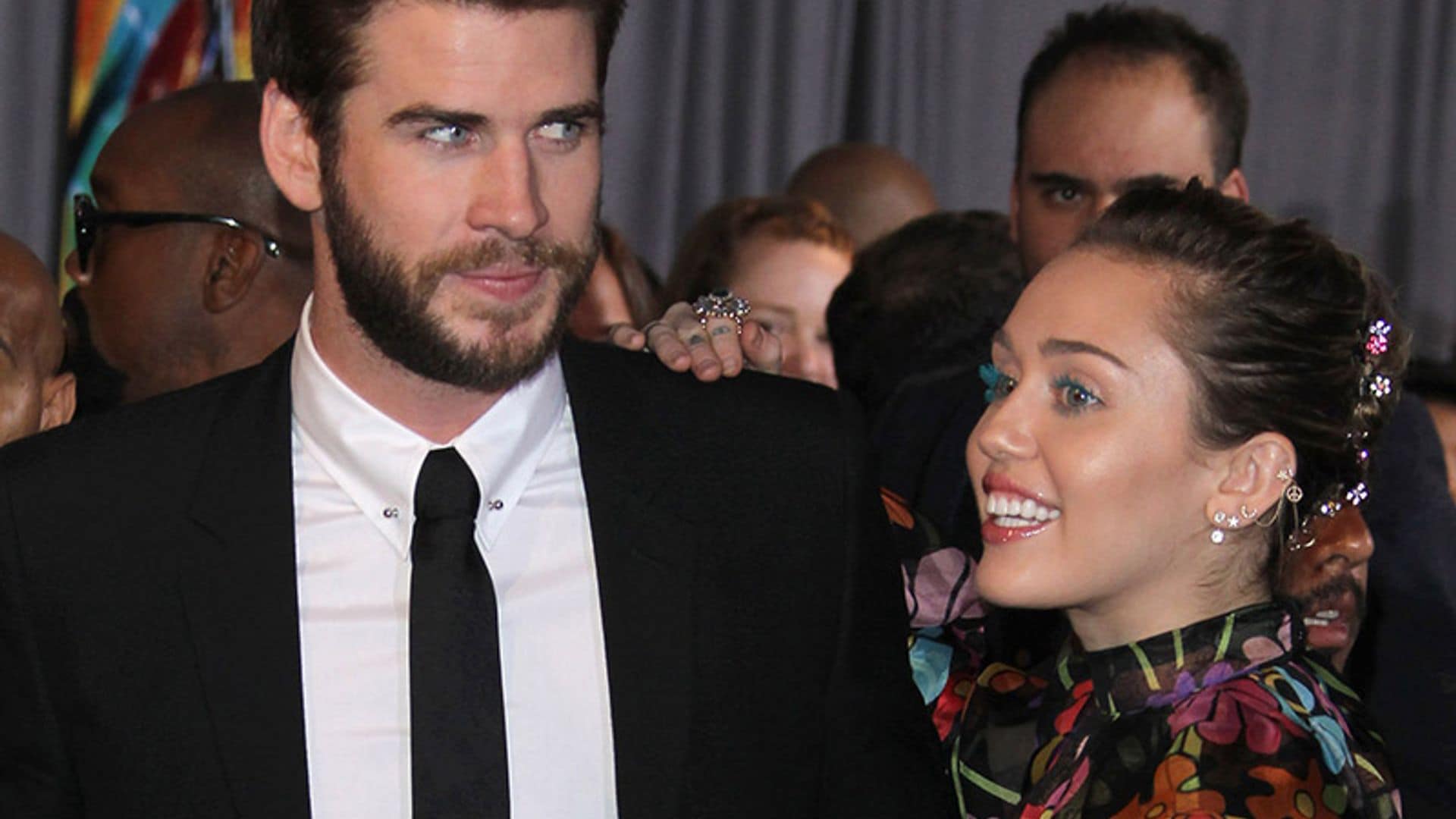 El original y romántico collar que Liam Hemsworth ha regalado a Miley Cyrus