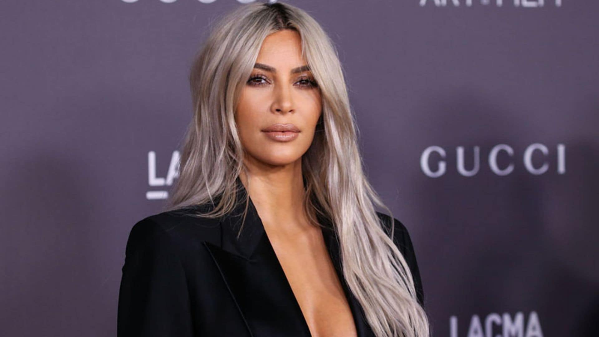 Kim Kardashian cae rendida ante el tratamiento de belleza que triunfa en Hollywood