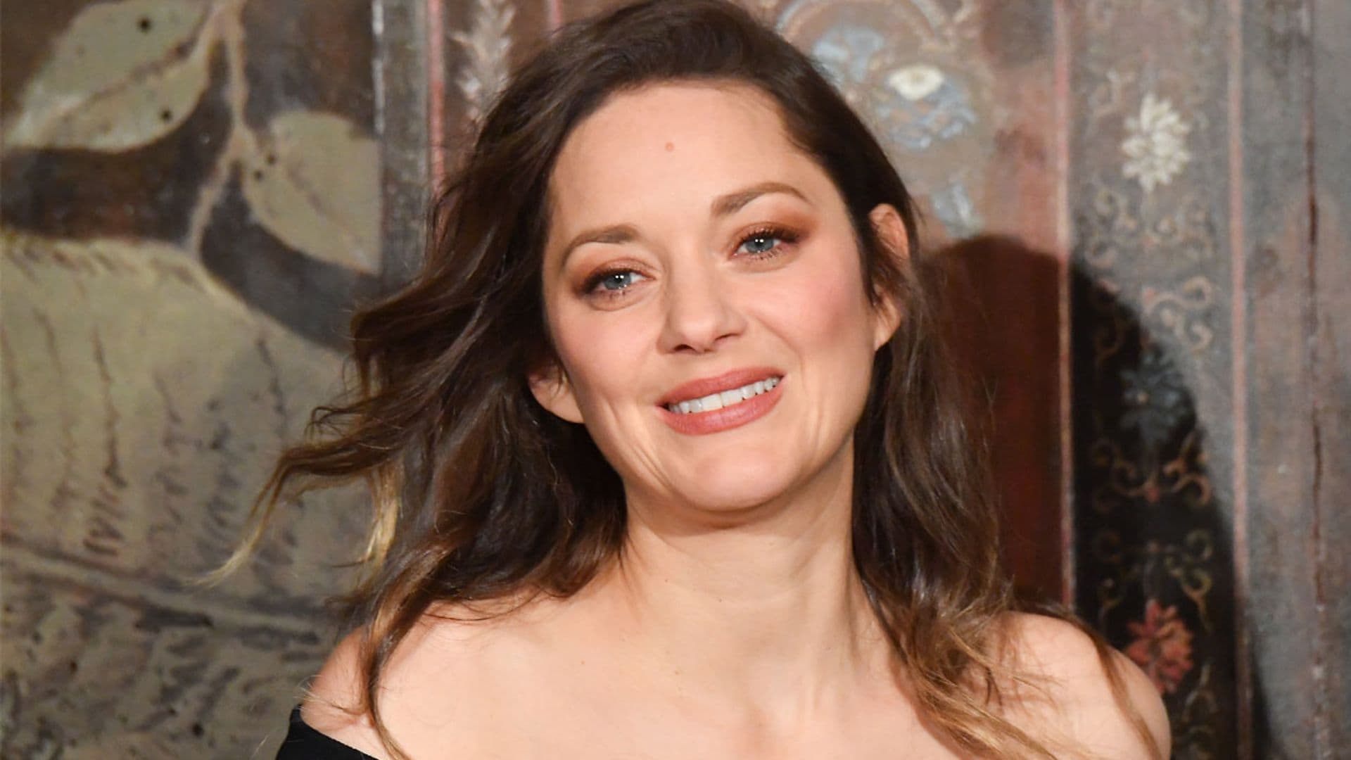 El nuevo proyecto de belleza que une a Marion Cotillard con Marilyn Monroe y Brad Pitt