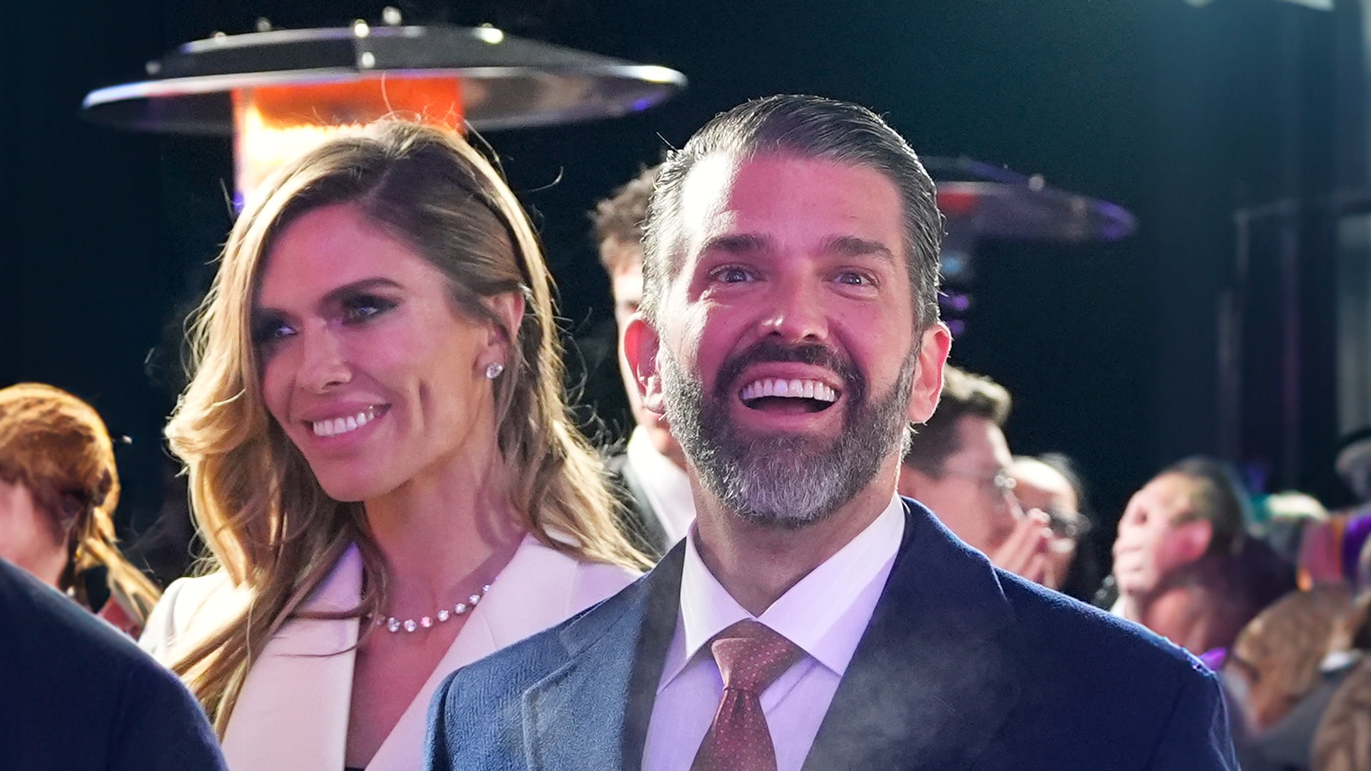 Donald Trump Jr. hace oficial su relación con Bettina Anderson en los festejos de la investidura presidencial