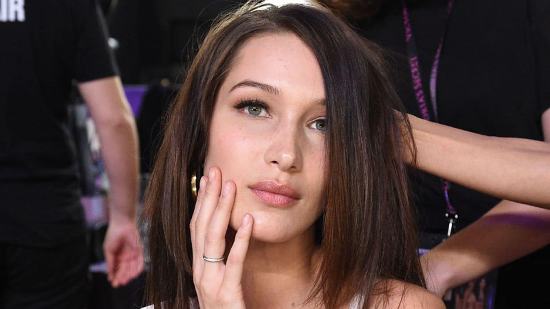 Para combatir el acné en una noche, Bella Hadid recurre a este cosmético superventas