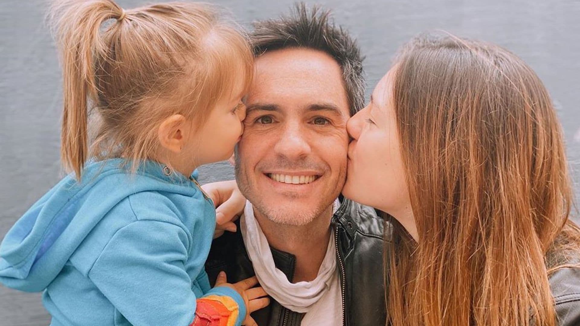 Mauricio Ochmann cuenta cómo se lleva con las mamás de sus hijas