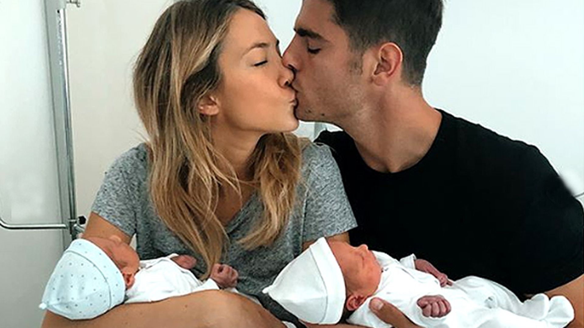 Alice Campello, Álvaro Morata y sus pequeños, el mejor beso del verano según los lectores de HOLA.com