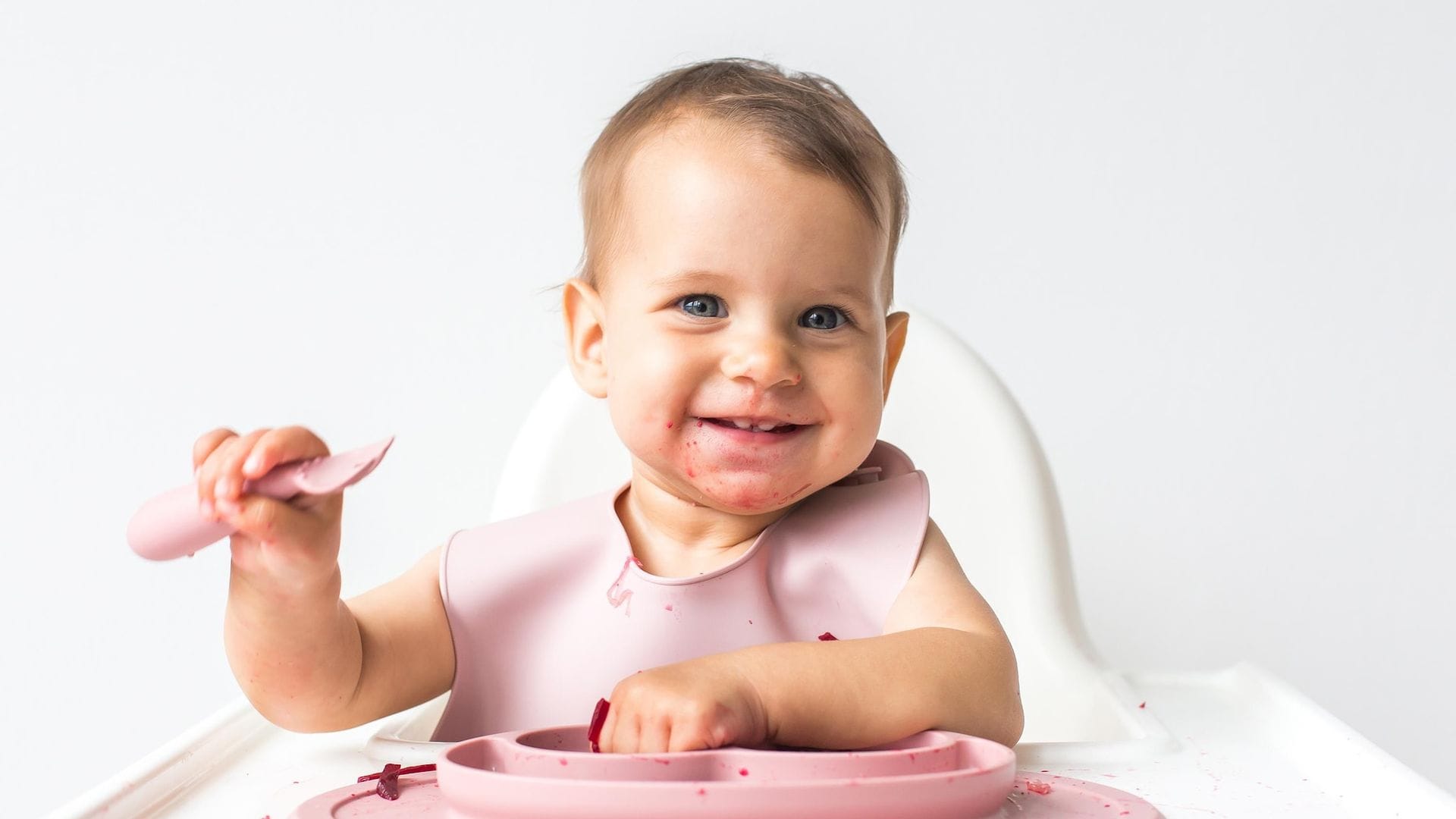 9 alimentos que no debes darle a tu hijo si comienzas con el ‘baby led weaning’